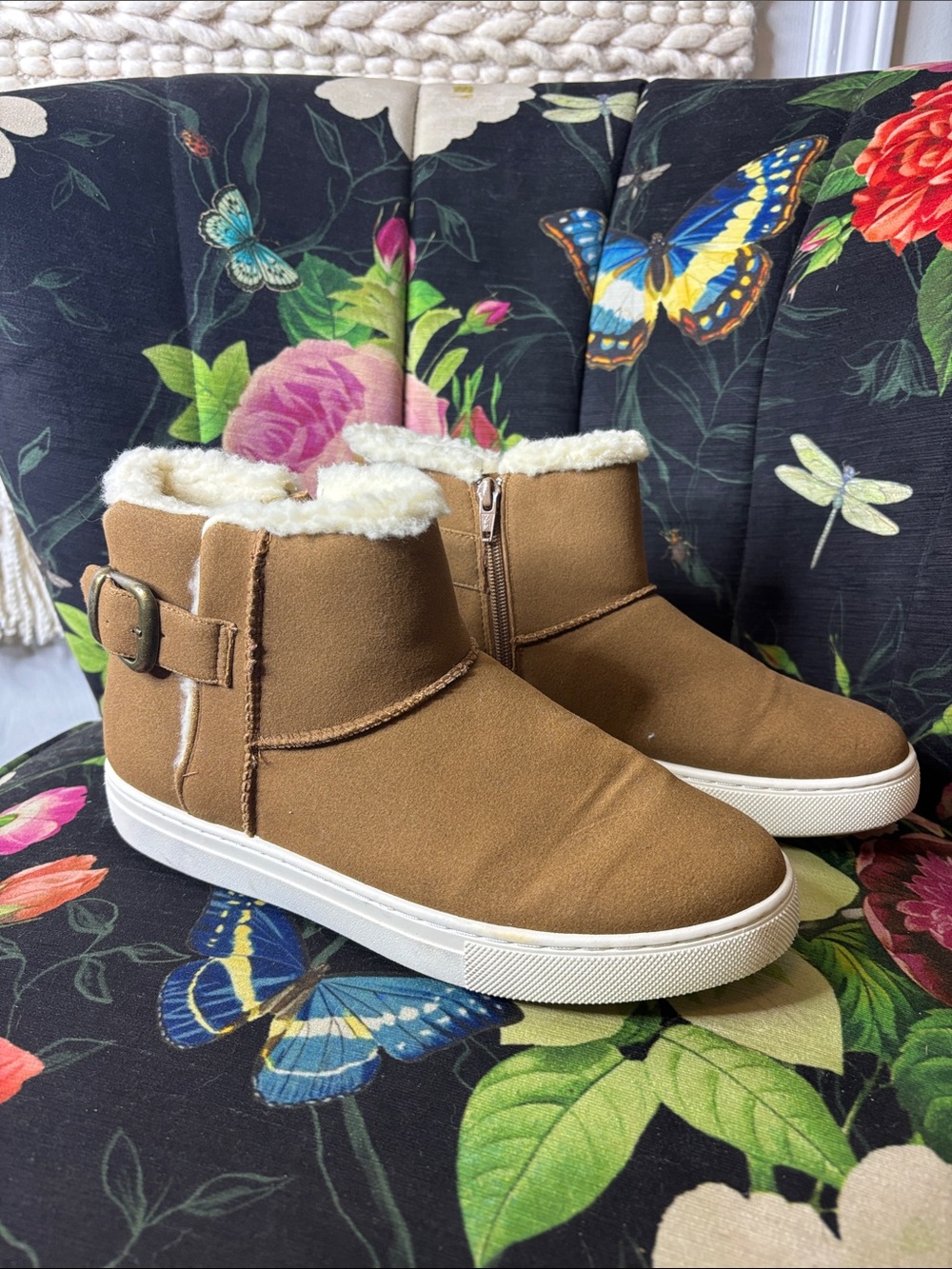 Cliffs by WHITE MOUNTAIN Tan Faux-Shearling Ankle Boots with Buckle Size 9